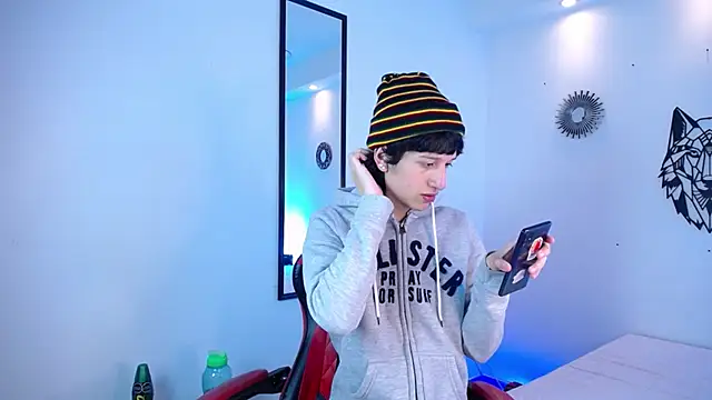 Emo Boy  online show from December 20, 2025, 12:56 pm