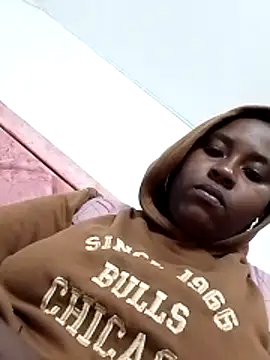 NaomiGrace  online show from November 6, 2025, 10:49 am