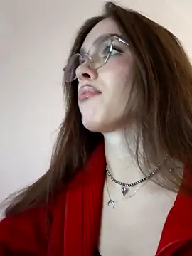 MayaGlow online show from November 13, 2025, 5:39 am