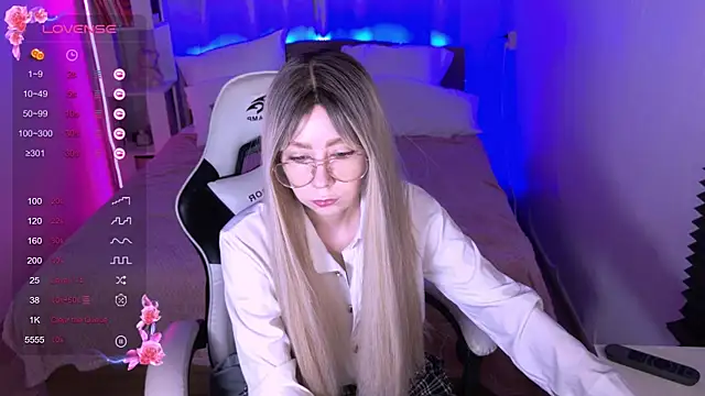 sofiisun online show from November 3, 2025, 2:02 am