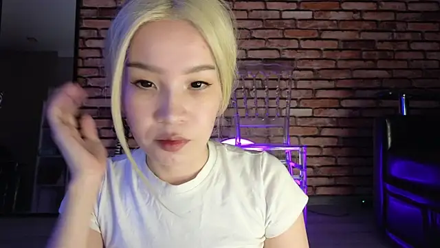 saya li1 online show from October 30, 2025, 9:15 pm