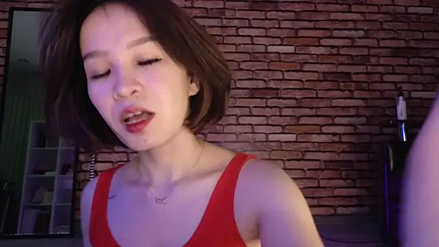 saya li1 online show from November 3, 2025, 9:38 pm