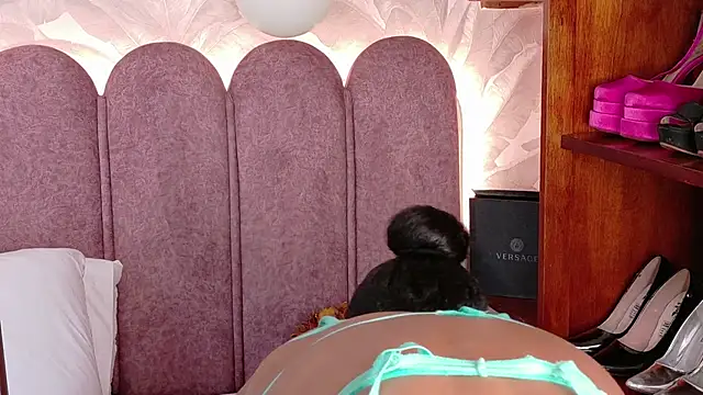 Bella-Torres online show from November 28, 2025, 5:10 am