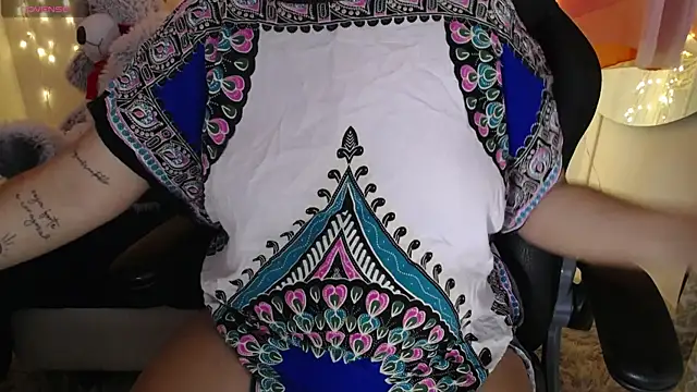 krishnaveni   online show from December 16, 2025, 1:05 pm