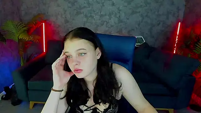 Snapshot of SnowWhiti chatting on November 23, 2025, 6:24 am SnowWhiti online show from November 23, 2025, 6:24 am