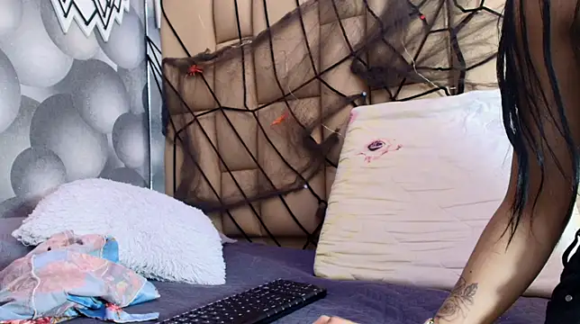 hannah teehn online show from October 23, 2025, 7:12 pm