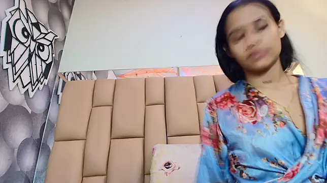 hannah teehn online show from November 11, 2025, 7:14 pm