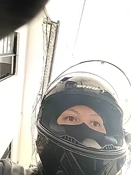 Scarlet Aura online show from October 24, 2025, 5:20 pm