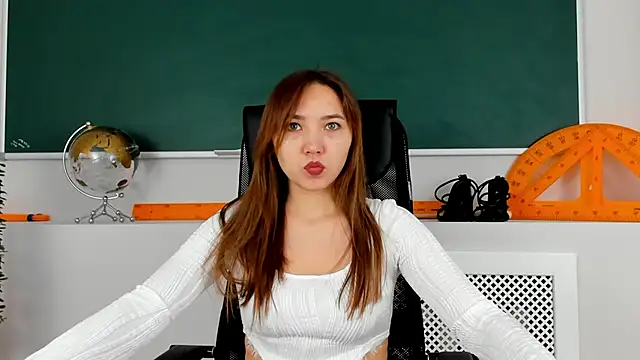 AnnaJonson online show from November 12, 2025, 3:07 am