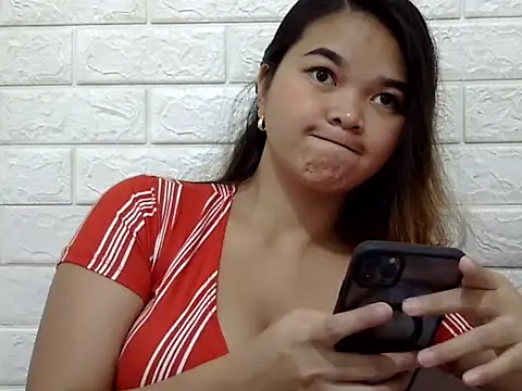 Snapshot of PinayHugwclit4sale chatting on October 16, 2025, 5:52 am PinayHugwclit4sale online show from October 16, 2025, 5:52 am