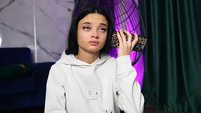 RachelRavee online show from November 4, 2025, 5:17 am