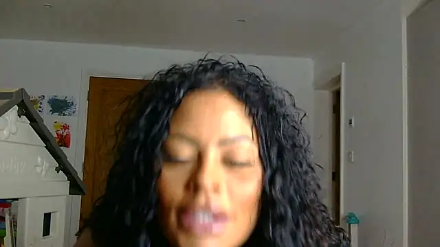 Little Minx Chanel online show from November 29, 2025, 4:54 pm