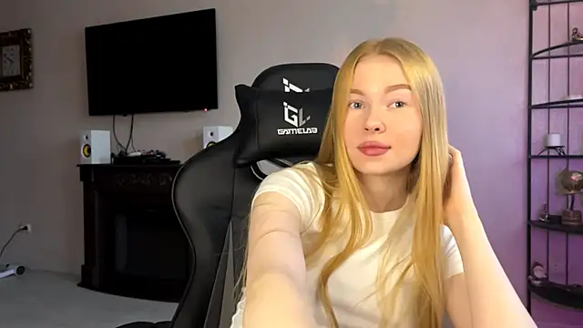 RaguelNicksons online show from November 3, 2025, 4:25 am