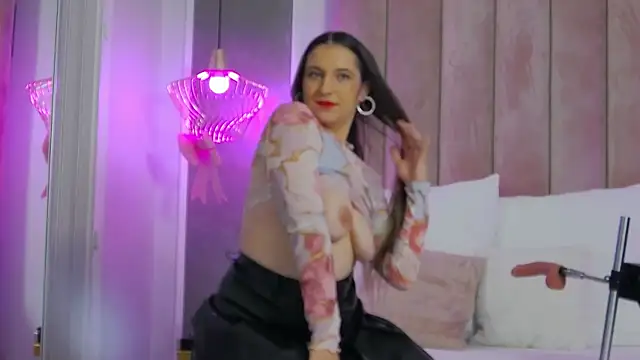 TesaQuinn online show from October 22, 2025, 6:07 pm