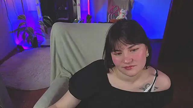 Snapshot of Vicki_Smile chatting on October 17, 2025, 5:54 am Vicki Smile online show from October 17, 2025, 5:54 am