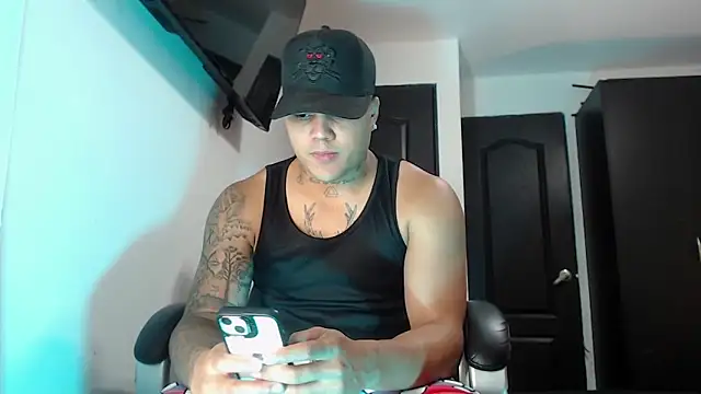 Snapshot of Boyhot_00 chatting on October 9, 2025, 3:15 am Boyhot 00 online show from October 9, 2025, 3:15 am