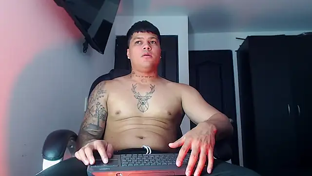 Snapshot of Boyhot_00 chatting on October 13, 2025, 7:25 pm Boyhot 00 online show from October 13, 2025, 7:25 pm