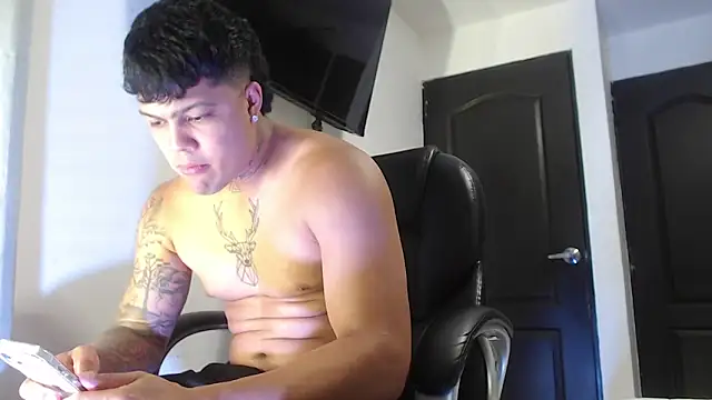 Snapshot of Boyhot_00 chatting on October 24, 2025, 11:56 pm Boyhot 00 online show from October 24, 2025, 11:56 pm