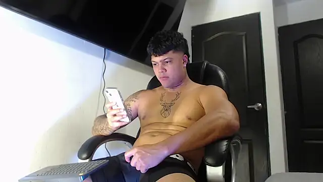 Snapshot of Boyhot_00 chatting on October 29, 2025, 12:46 am Boyhot 00 online show from October 29, 2025, 12:46 am