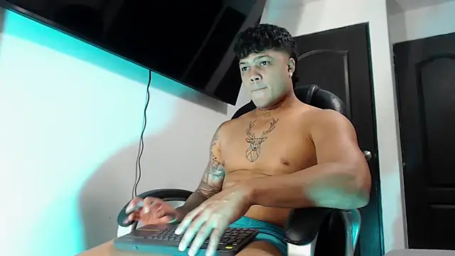 Snapshot of Boyhot_00 chatting on October 31, 2025, 4:13 am Boyhot 00 online show from October 31, 2025, 4:13 am