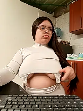 sofia athome online show from November 12, 2025, 7:35 pm