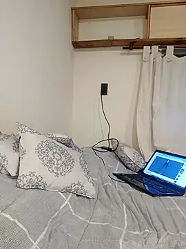 Snapshot of Chinitaluna chatting on November 17, 2025, 10:37 pm Chinitaluna online show from November 17, 2025, 10:37 pm