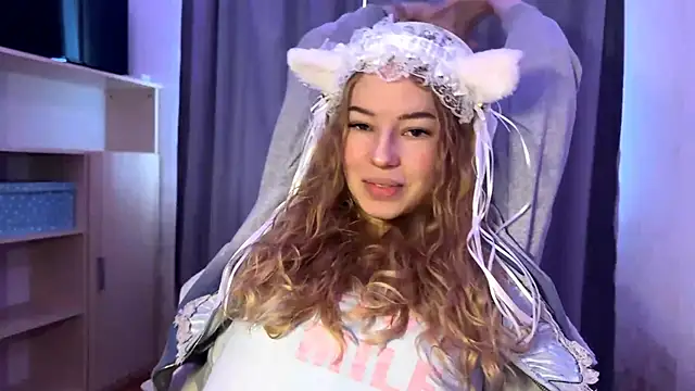 LunaCrave online show from October 24, 2025, 7:27 am