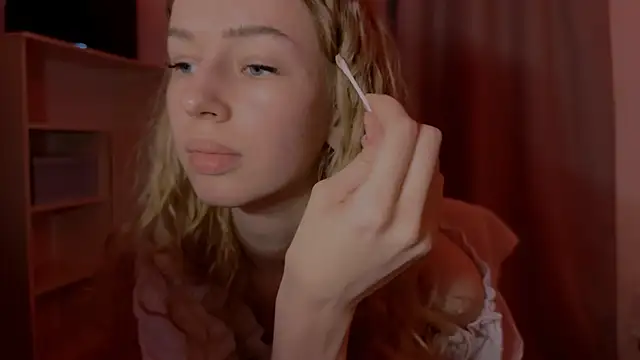 LunaCrave online show from November 10, 2025, 2:16 pm