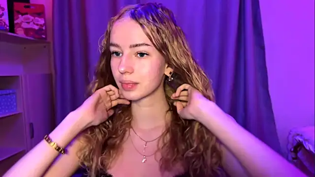 LunaCrave online show from November 27, 2025, 2:41 pm