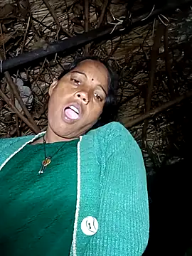 Cutsedi3 online show from November 16, 2025, 11:32 pm