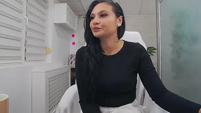 Snapshot of YaraXCox chatting on November 7, 2025, 4:12 am YaraXCox online show from November 7, 2025, 4:12 am