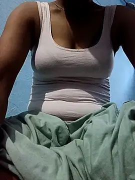 Snapshot of DesiRiya13 chatting on November 12, 2025, 10:04 am DesiRiya13 online show from November 12, 2025, 10:04 am