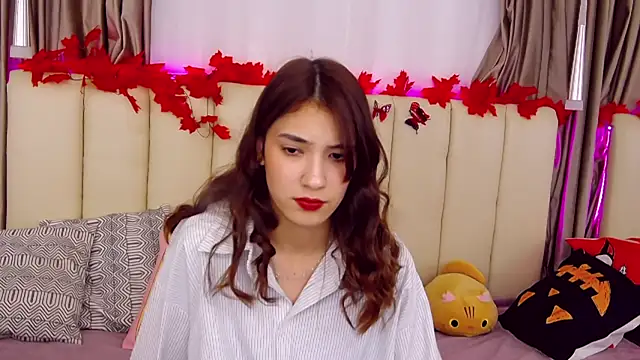 Snapshot of ArielLoove chatting on November 1, 2025, 8:27 am ArielLoove online show from November 1, 2025, 8:27 am