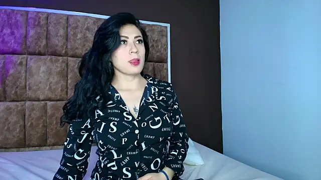 Snapshot of THAMARA_ANGELLS_ chatting on October 13, 2025, 2:33 am THAMARA ANGELLS online show from October 13, 2025, 2:33 am