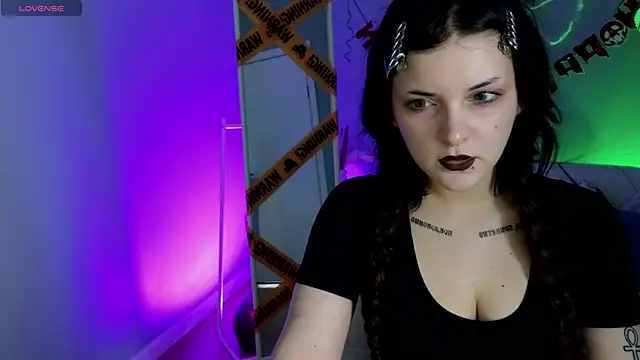 Snapshot of TwilightWalk chatting on October 25, 2025, 10:26 pm TwilightWalk online show from October 25, 2025, 10:26 pm