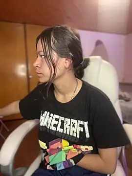 Ninfa pink online show from December 15, 2025, 7:40 pm