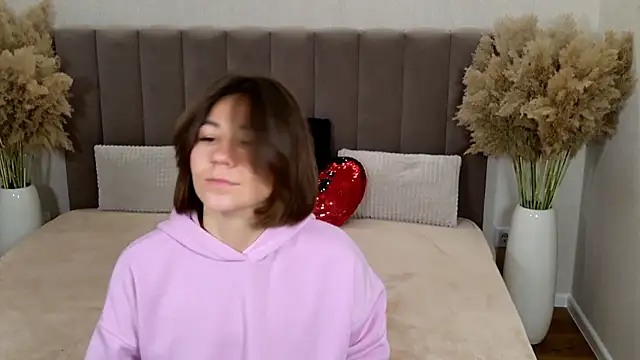 EdenSolis online show from October 28, 2025, 7:12 am