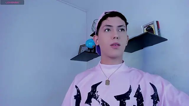 Iam criss09 online show from November 27, 2025, 8:33 pm