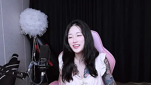 Snapshot of MISA_02 chatting on October 22, 2025, 12:38 pm MISA 02 online show from October 22, 2025, 12:38 pm