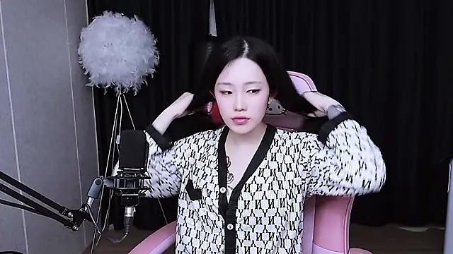 Snapshot of MISA_02 chatting on October 24, 2025, 12:12 pm MISA 02 online show from October 24, 2025, 12:12 pm