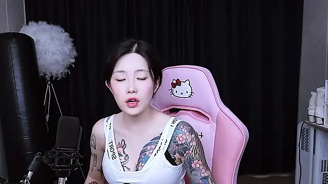 Snapshot of MISA_02 chatting on October 30, 2025, 12:06 pm MISA 02 online show from October 30, 2025, 12:06 pm