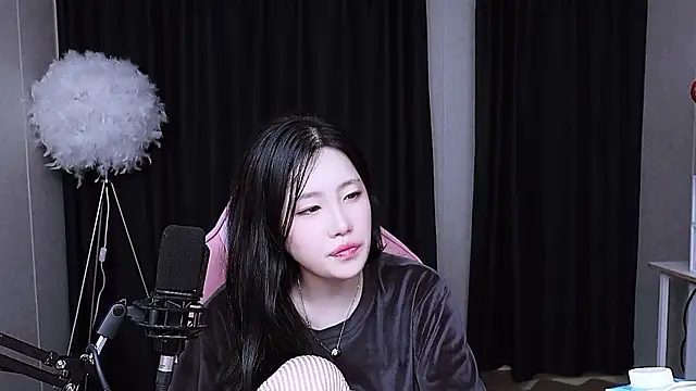 Snapshot of MISA_02 chatting on November 3, 2025, 12:50 pm MISA 02 online show from November 3, 2025, 12:50 pm