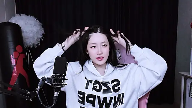 Snapshot of MISA_02 chatting on November 5, 2025, 12:38 pm MISA 02 online show from November 5, 2025, 12:38 pm