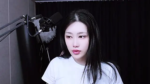 Snapshot of MISA_02 chatting on November 14, 2025, 1:43 pm MISA 02 online show from November 14, 2025, 1:43 pm