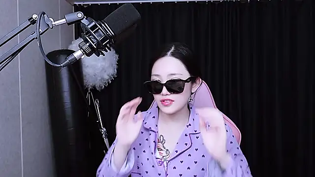 Snapshot of MISA_02 chatting on November 17, 2025, 2:12 pm MISA 02 online show from November 17, 2025, 2:12 pm