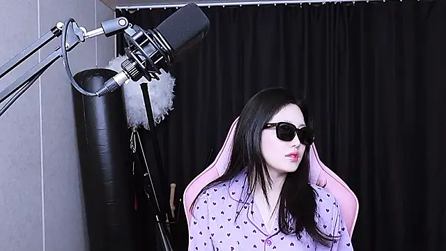 Snapshot of MISA_02 chatting on November 20, 2025, 2:06 pm MISA 02 online show from November 20, 2025, 2:06 pm