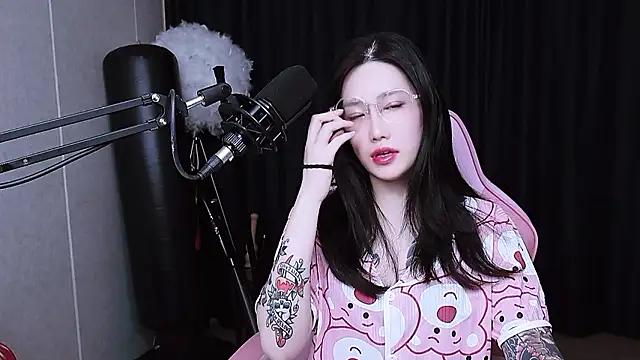 Snapshot of MISA_02 chatting on November 23, 2025, 12:05 pm MISA 02 online show from November 23, 2025, 12:05 pm