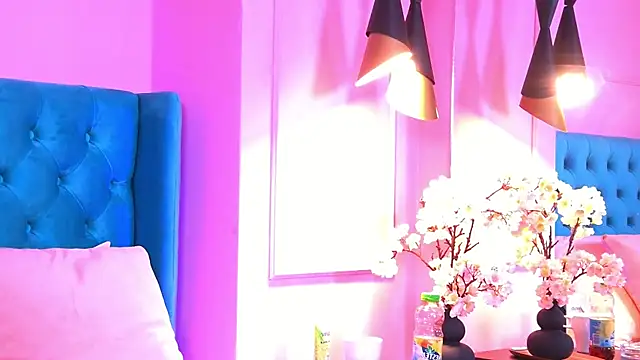 Snapshot of TaliaMorenne chatting on November 8, 2025, 4:07 pm TaliaMorenne online show from November 8, 2025, 4:07 pm