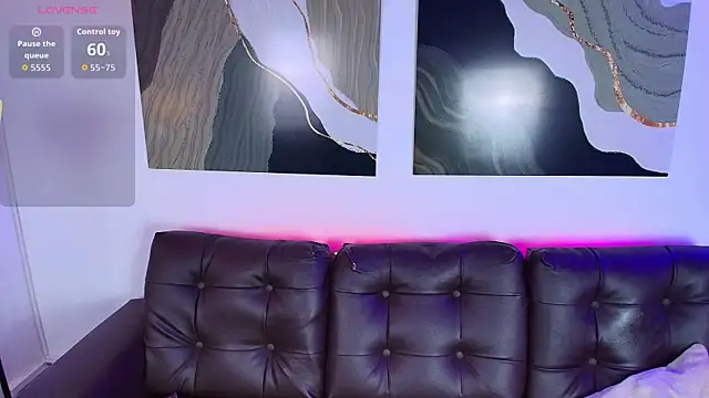 Snapshot of Nia_Blum chatting on November 25, 2025, 4:23 am Nia Blum online show from November 25, 2025, 4:23 am