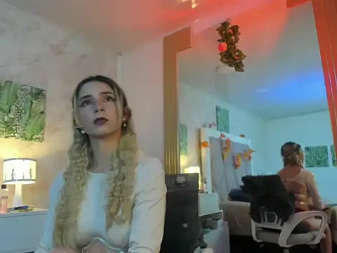 Snapshot of Sophie_teller chatting on November 7, 2025, 2:00 am Sophie teller online show from November 7, 2025, 2:00 am